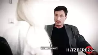 ‫شقراء تمص وتختنق بقضيب إباحي صلب‬