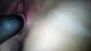 أختي وأنا ألعب مع كس على الأريكة وأنا متدفق