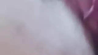 لص هواة يُمارس معها الجنس على الأريكة عقابًا على السرقة