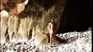 مشاهد ساخنة لشيكابيكا العاهرة تأخذ عدة أعضاء ذكرية