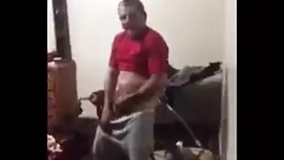 ‫نيك وحشي في الحافلة: دفع بقوة في المقعد الخلفي‬