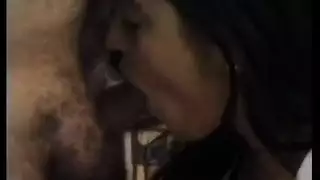 بوس نيج طفلة صخيرة