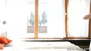 جلسة جنسية مثيرة: أثداء ممتلئة وفرج حارق بجودة عالية