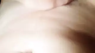 بيكيني غني زوجة في الثلاثية