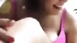 عاشقة اللحم الكبيرة ناديا تأخذه كله في فتحاتها