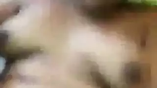 امرأة شقراء سمينة تمتص ديك أبيض كبير من خلال ثقب المجد ، خلال الثلاثي بين الأعراق