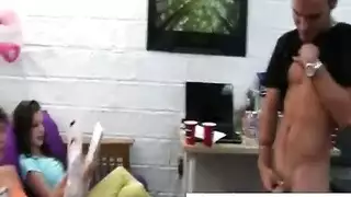 بورن المشاهير: فتاة بوليوود تأخذ قضيبًا