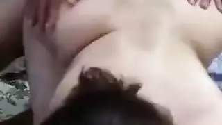 ثلاثي عربي إباحي: الديوث يحب مشاهدة زوجته تُستغل