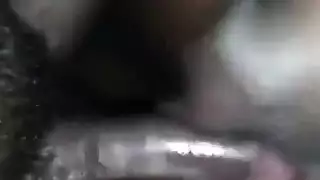 عاهرة الرسوم تركب عمودًا نابضًا ثم تأخذه في مؤخرتها