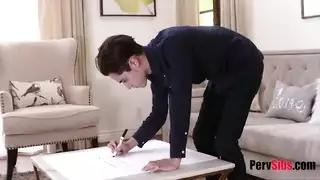 أريا لي وكيشا غراي يمارسون الحب في المطبخ ، في منتصف اليوم