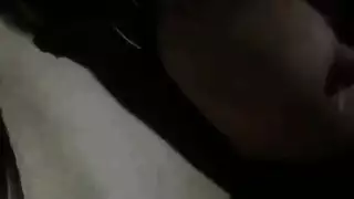 آسيوية مثيرة تمص قضيب شريكها السميك بشدة