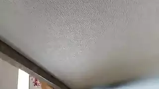 فرج مراهقة محلوق مكشوف وهي تنتشر باللون الأحمر