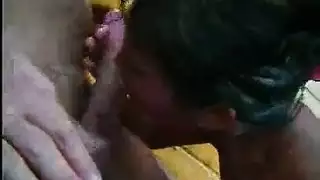 زنا المحارم مع الحيوانات بقوة: إناث يتم تركيبها من الكلاب