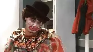 أمهات يقدمن تدليكًا كامل الجسد ينتهي بجنس صريح