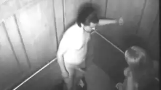 تسجيل سري لحفلة جنس نسائية بالعُصابات والقذف