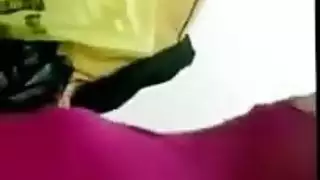 عرض رقص استربتيزر ذات أثداء حقيقية تستمني وتتمايل مبللة