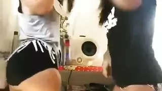 اثنين من توكوس المثير في الجنس العربدة