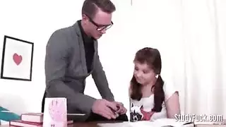 الطالبة العربية