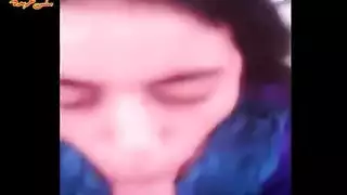 عاهرة قرية تذهب بقسوة: حركة ثقب مزدوج ومص متقيّء