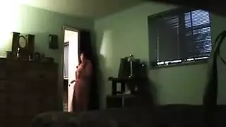 خيال خيانة الزوج يتحقق: يشاهدها تُمارس الجنس بقوة