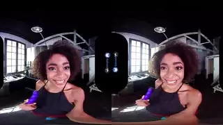 حفلة جماع شديدة: فتاة سمراء وشاب أبيض في فعل خشن