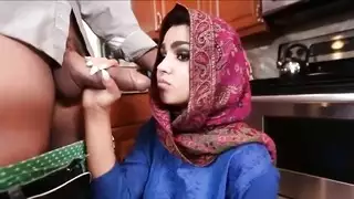 لقاء شهواني: ضعف المرح مع سيدتين ممتلئتين الجسم