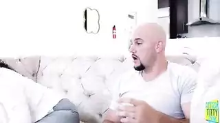 أخوات سكرانيات مثيرة في مشهد إيلاج مزدوج صريح