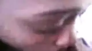 فتاة سودانية تأخذ قضيبًا ضخمًا بعمق في مهبلها الضيق