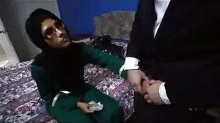 إباحي عربي: فتيات محجبات يتوسلن لقضيب صلب