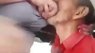 مسن يمص بزاز بنت فيديو إباحي مضحك شاهد ماذا فعل بنهودها الجميلة