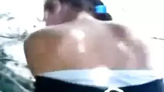 أجنبي يأخذها في شرج عنيف