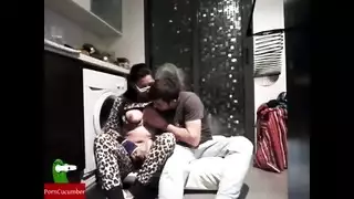 سكس نيك ساخن في المطبخ