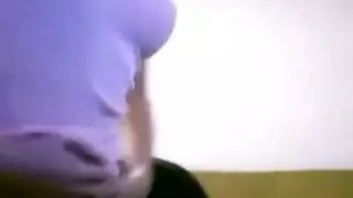 هولي هالستون كمراهقة وقحة في مشهد إباحي خام