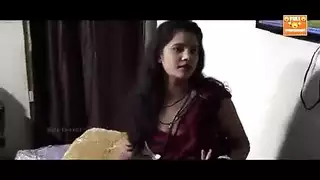 فتاة هندية مراهقة تمت مداعبها وتعبئتها بالكريمة من قبل خياط