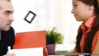 طالبة جامعية تبلع السائل المنوي للتخرج نكاح إباحي مع الأستاذ