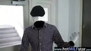 جنس شرجمي جماعي بقضيب عملاق: عاهرات طماعة تمتلئ