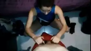 لاعبة جمباز مكنسة كهرباء قارب