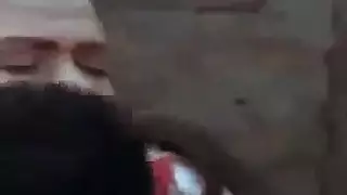 جلسة طحن صريحة: أثداء لوسي الكبيرة تعصر خلال جنس قوي في الكوخ