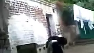 جماع ثلاثي إيطالي: الصديقة السابقة تأخذه في الفتحتين