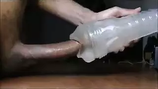 نجمة البورن البريطانية تستمني بقضيب صناعي وهزاز