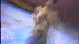 سويسري عاري الصدر الطاولة