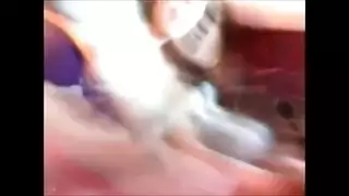 امرأة سمراء مع المغفلون كبيرة الرياء لها المغفلون جولة كبيرة إلى المتلصص قرنية