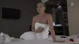 جمال لا يشبع يتوق إلى جرعة مزدوجة من القضيب