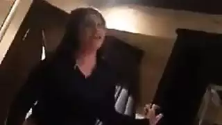 مشهد عراقي إكس إكس إكس: شقراء شاحبة تتعرض لتأديب شرجي قاسي