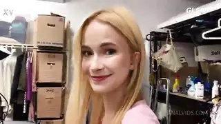 عاري الصدر خلف الكواليس أصدقاء أمي