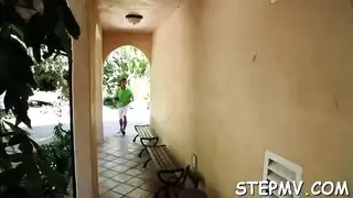 رجل ينيكشاب على