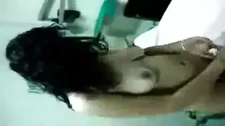 عاهرة مصرية سمينة تحب الزب الطويل يضرب فتفتها السمينة
