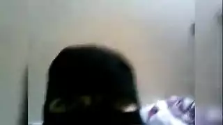 امرأة عربية ناضجة تأخذ شرج عنيف من شاب وسيم