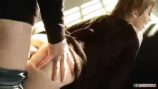 ضرب فتحة مؤخرة صغيرة لنجمة مغرية