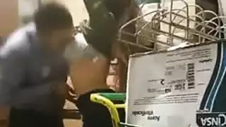 بورن كاميرا تجسس: حركة لبنانية ساخنة في مول تسوق مزدحم
